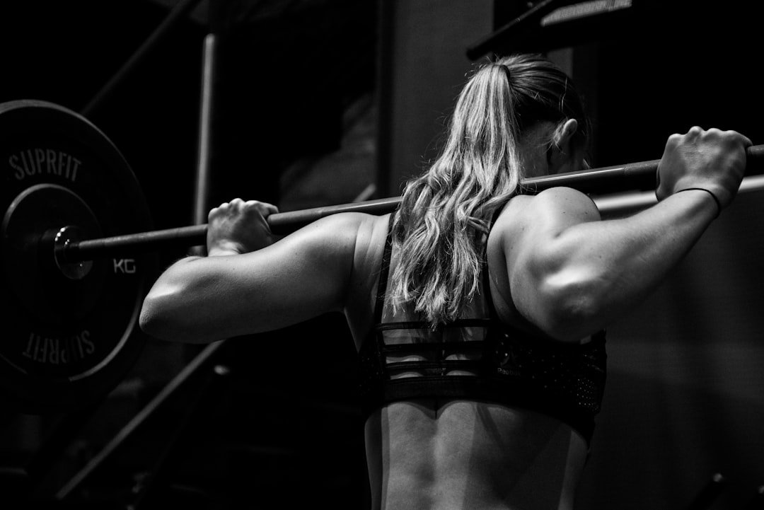 Home Woman Lifting Barbell Jo6vbwx9h9y
